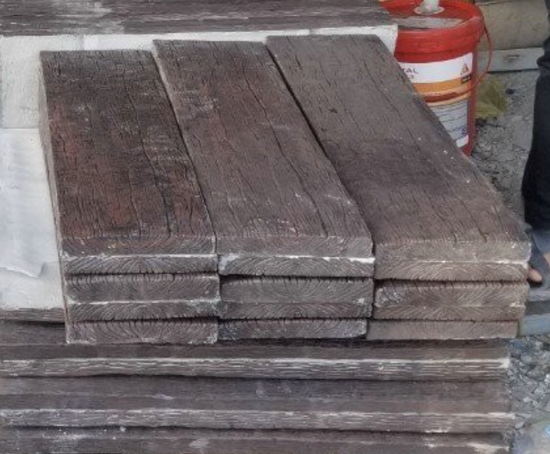 Khuôn gạch giả gỗ kích thước 30x60x4cm