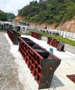 khuôn bó vỉa dải phân cách