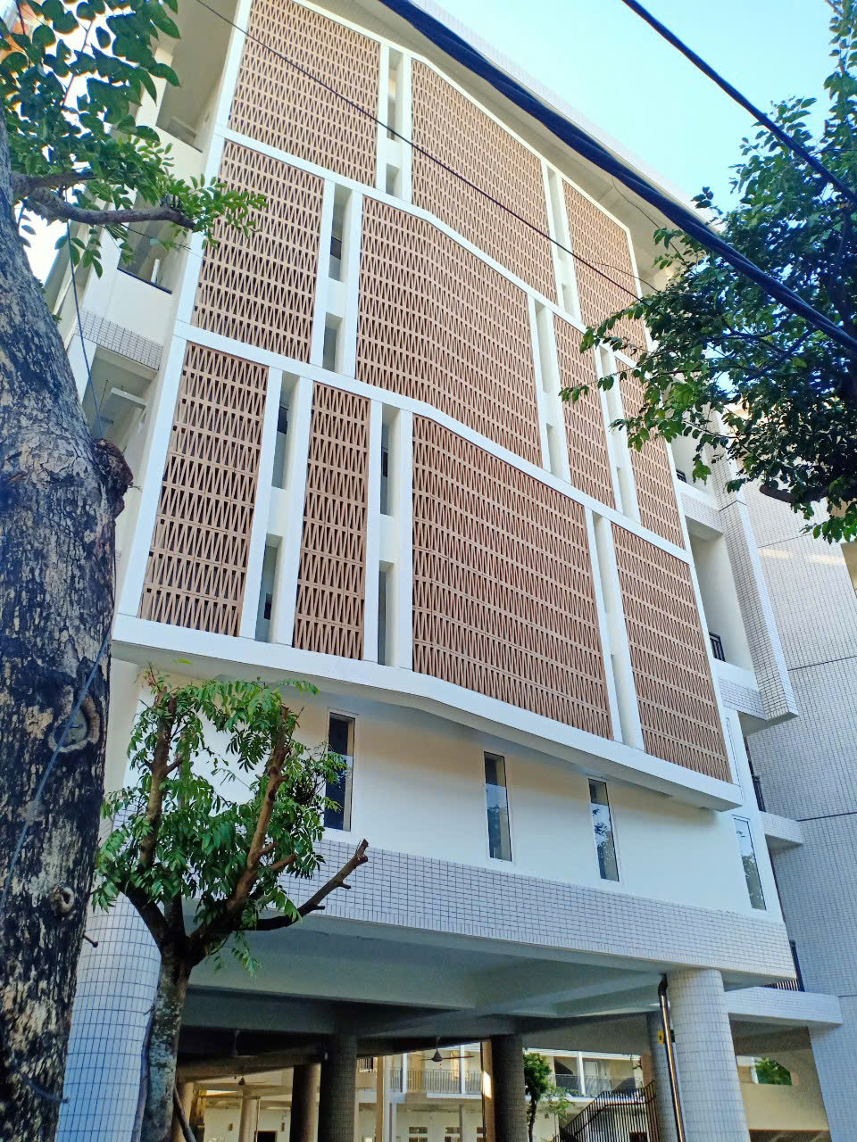 gạch ông gió được đúc từ khuôn đúc gạch bông gió chữ M