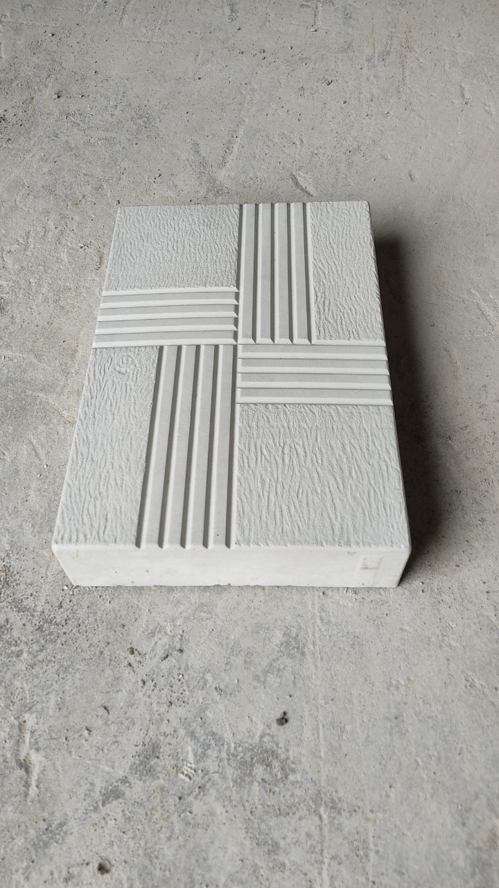gạch 20x30 cm được làm từ khuôn nhựa có độ sắc nét cao