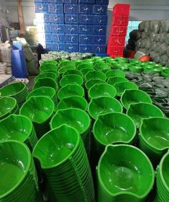 Thau nhựa rải phân